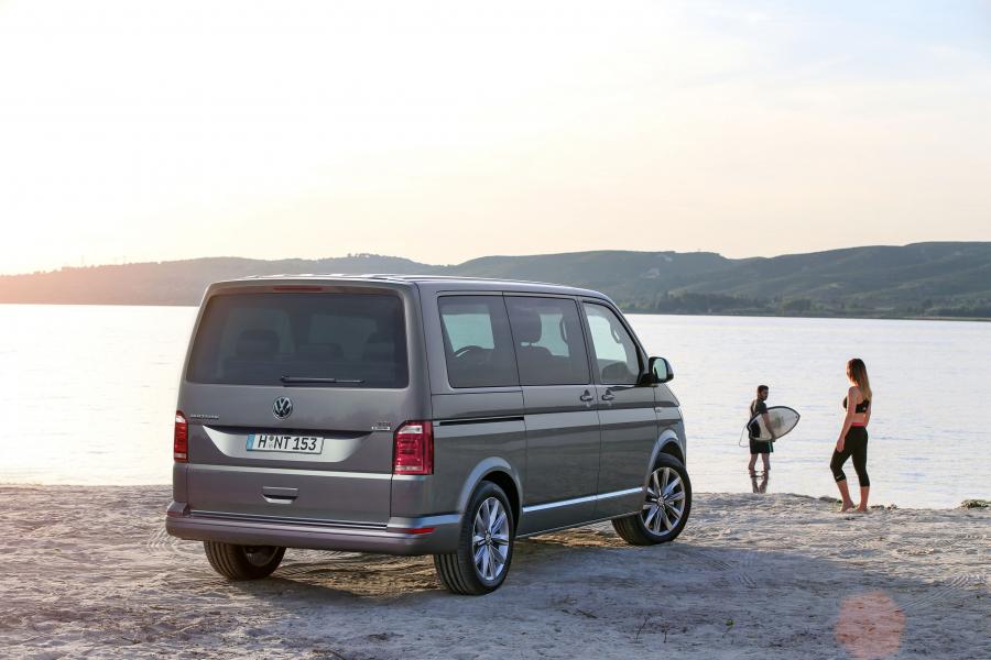  Volkswagen Multivan 2015 года  (фото 13 из 20)